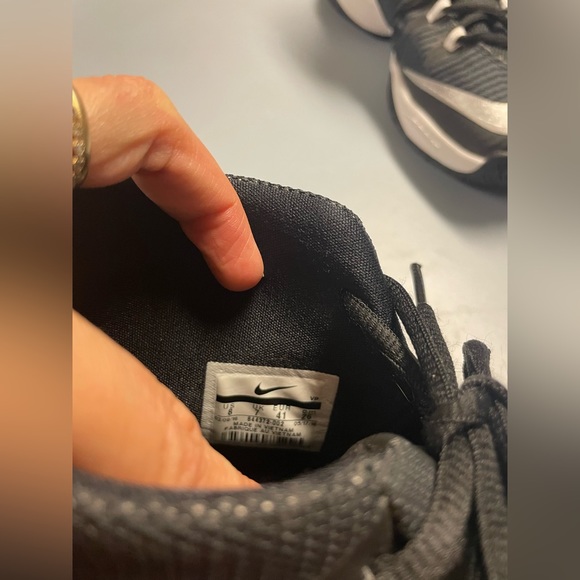 EUC men’s Nike zoom clear out high tops. Size 8 - Picture 3 of 4